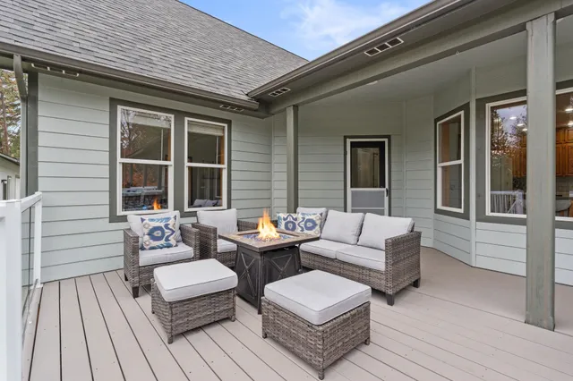 $899,900 | 26312 East Idaho Pines Lane, Newman Lake, WA 99025