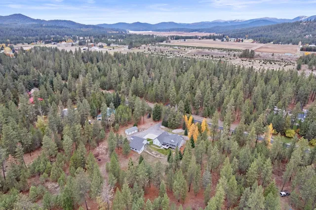 $899,900 | 26312 East Idaho Pines Lane, Newman Lake, WA 99025