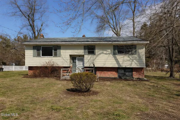 $250,000 | 3 Short Street, Castleton-on-Hudson, NY 12033