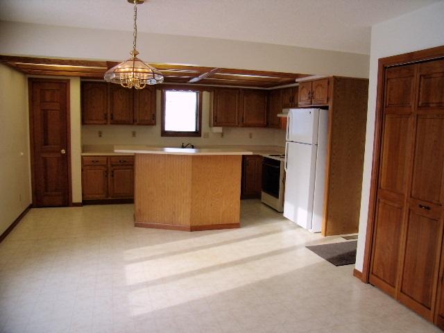 904 Redding Road Angola, IN 46703 - Photo 4 of 16 Gallery Image 4