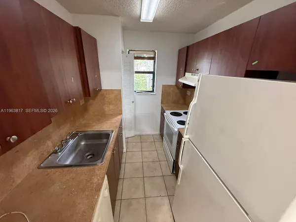 $1,750 | 6975 Northwest 179th Street, Unit 205, Hialeah, FL 33015