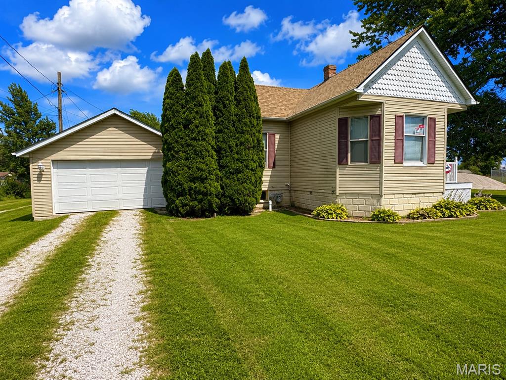 406 South Poplar Street Mount Olive, IL 62069 - Photo 1 of 22