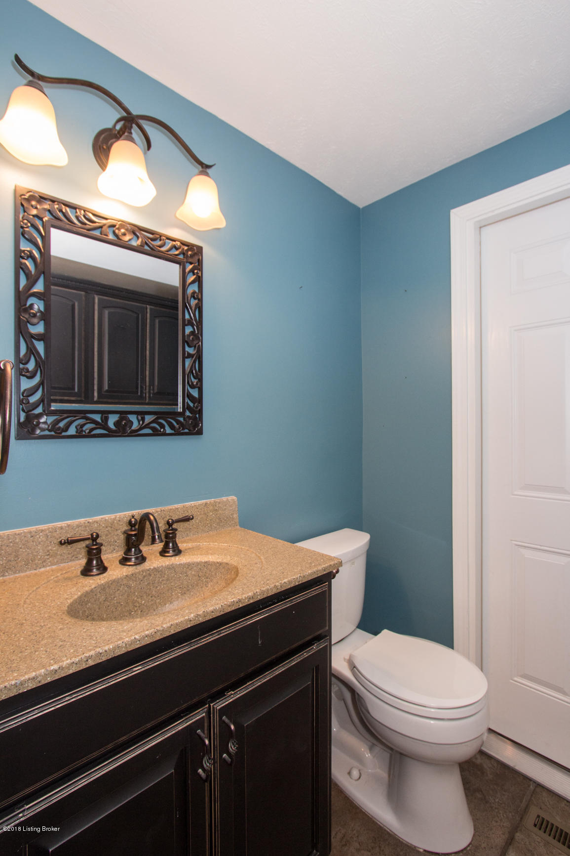 119 Blue Fields Road Louisville, KY 40223 - Photo 24 of 60 Powder room main floor