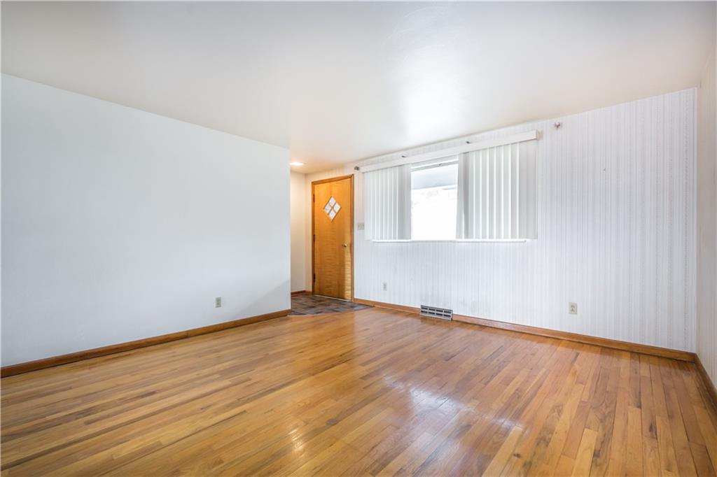 3828 Willett Road Pittsburgh, PA 15227 - Photo 6 of 17 Gallery Image 6