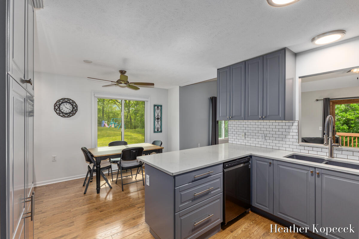 1663 Barnsley Court Southeast Lowell, MI 49331 - Photo 3 of 31 https___photoreal.io_wp-content_photorea