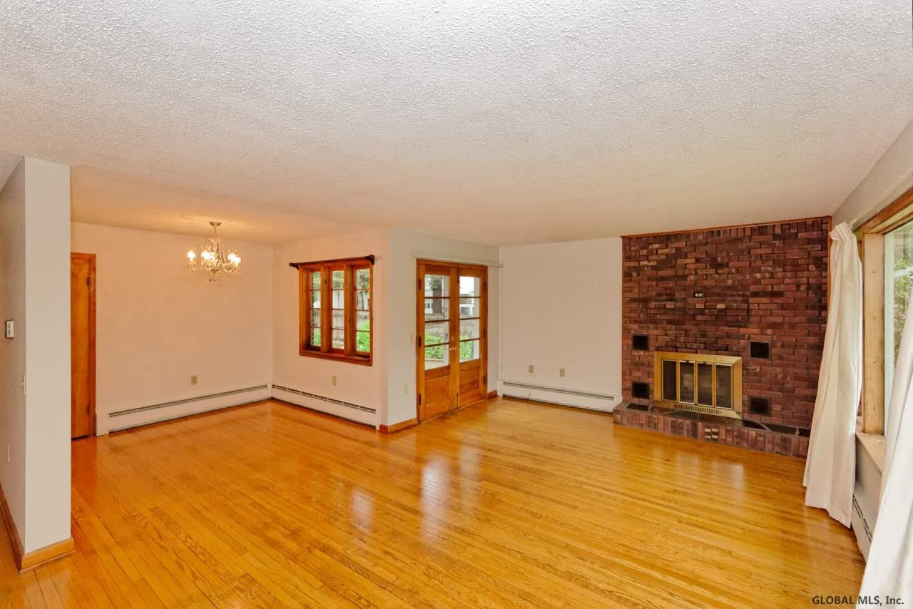 296 Vly Road Colonie, NY 12309 - Photo 4 of 18 Photo 4