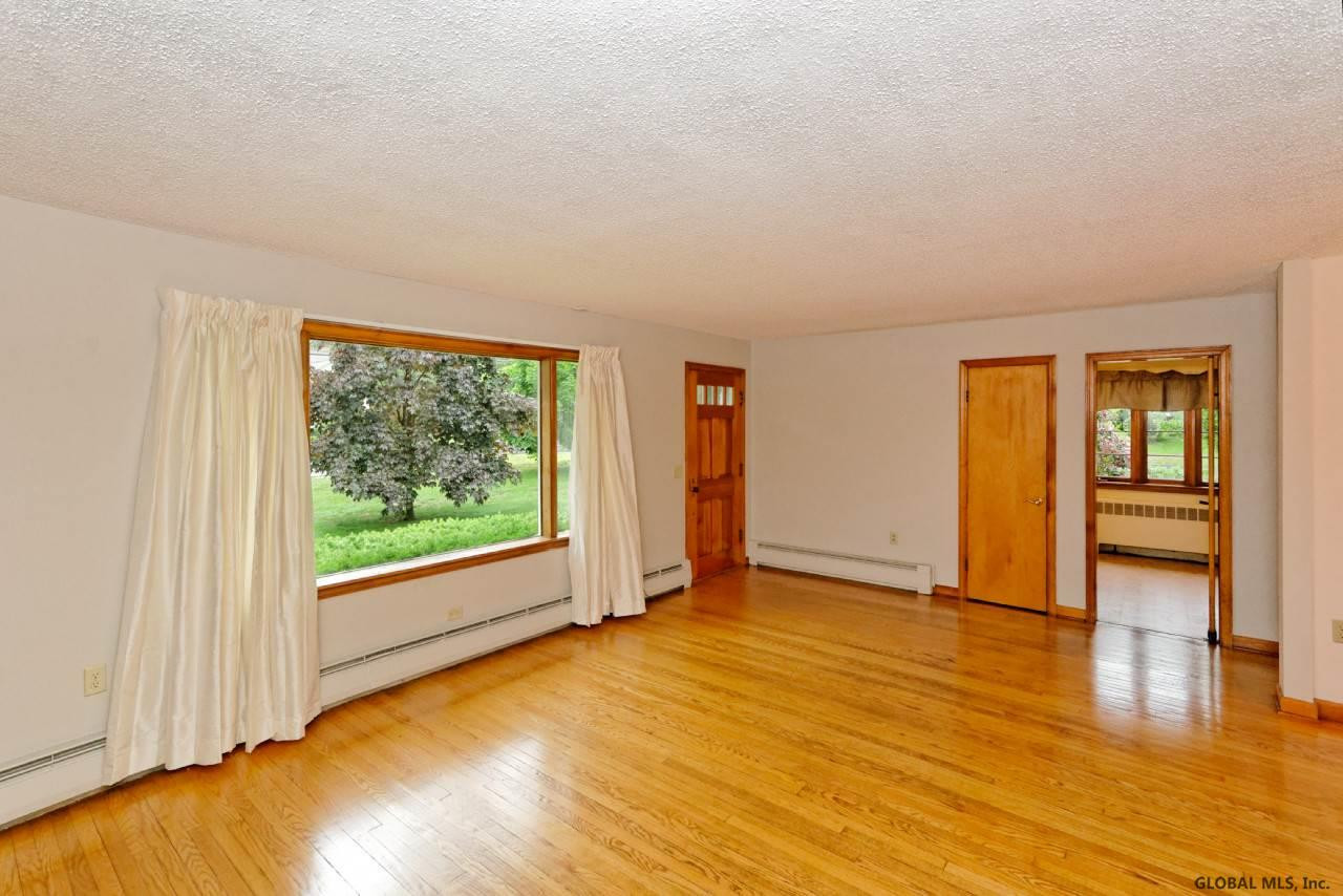 296 Vly Road Colonie, NY 12309 - Photo 5 of 18 Photo 5