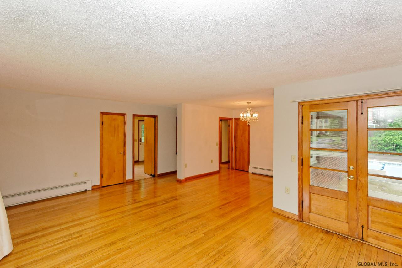 296 Vly Road Colonie, NY 12309 - Photo 6 of 18 Photo 6
