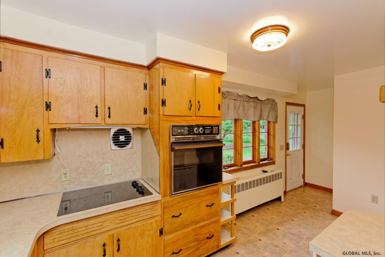 296 Vly Road Colonie, NY 12309 - Photo 8 of 18 Photo 8
