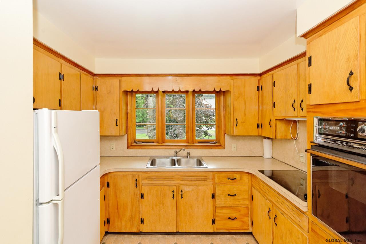296 Vly Road Colonie, NY 12309 - Photo 10 of 18 Photo 10