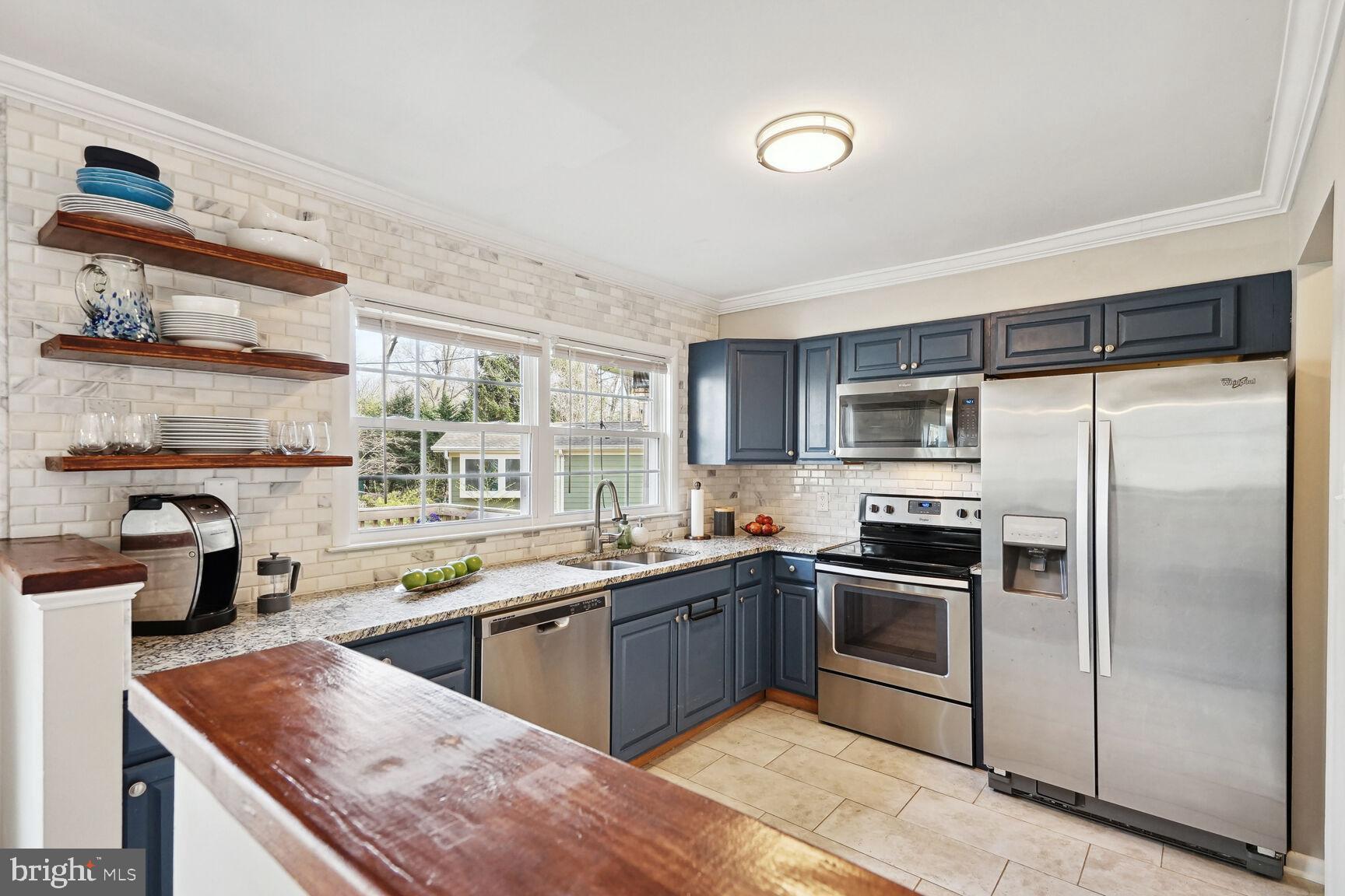 9540 Old Creek Drive Fairfax, VA 22032 - Photo 17 of 36 Kitchen with stainless steel appliances