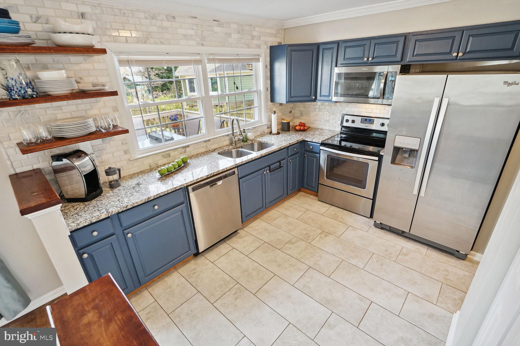 9540 Old Creek Drive Fairfax, VA 22032 - Photo 18 of 36 Kitchen with granite counter tops