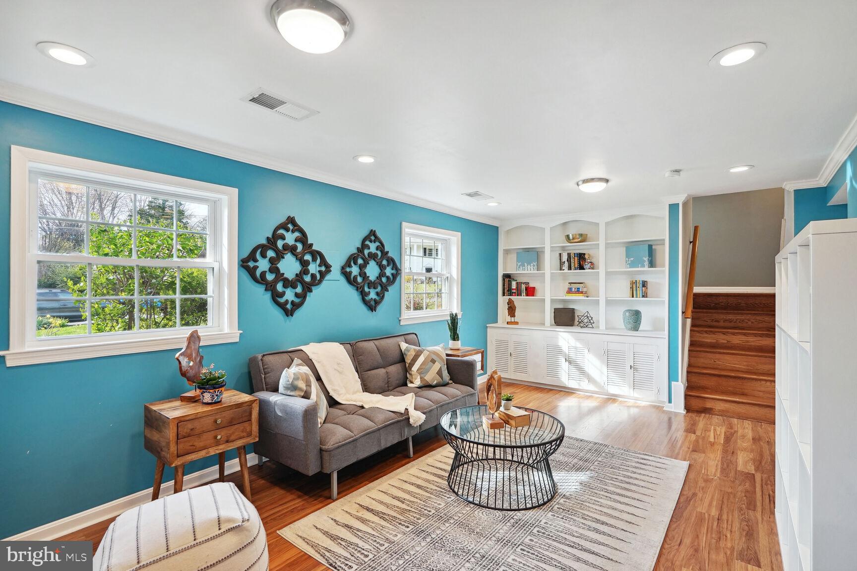 9540 Old Creek Drive Fairfax, VA 22032 - Photo 10 of 36 Family room with built in shelving