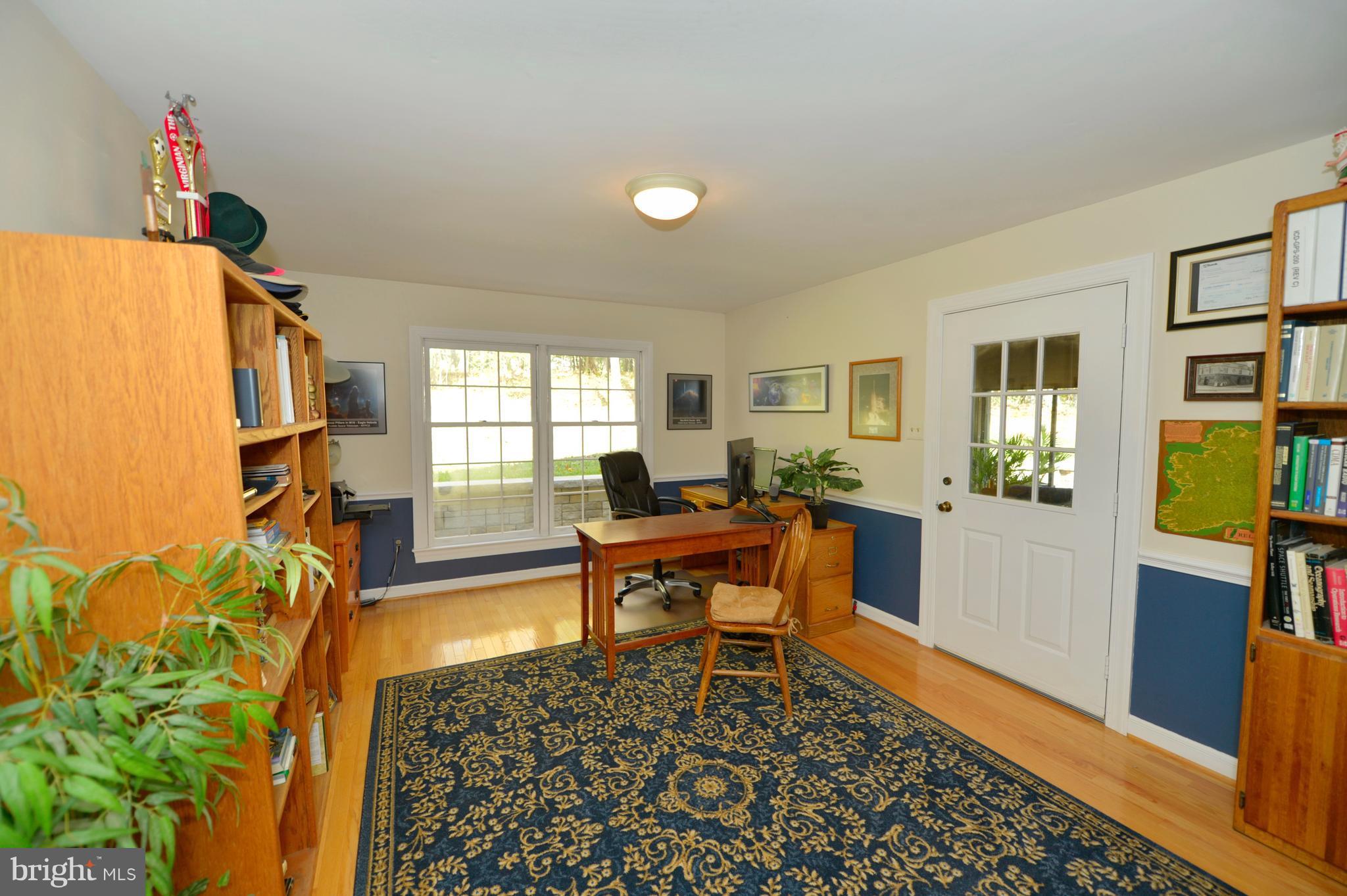 37340 Bolyn Road Purcellville, VA 20132 - Photo 13 of 30 Spacious Main Level Study/Home Office w/Powder Rm