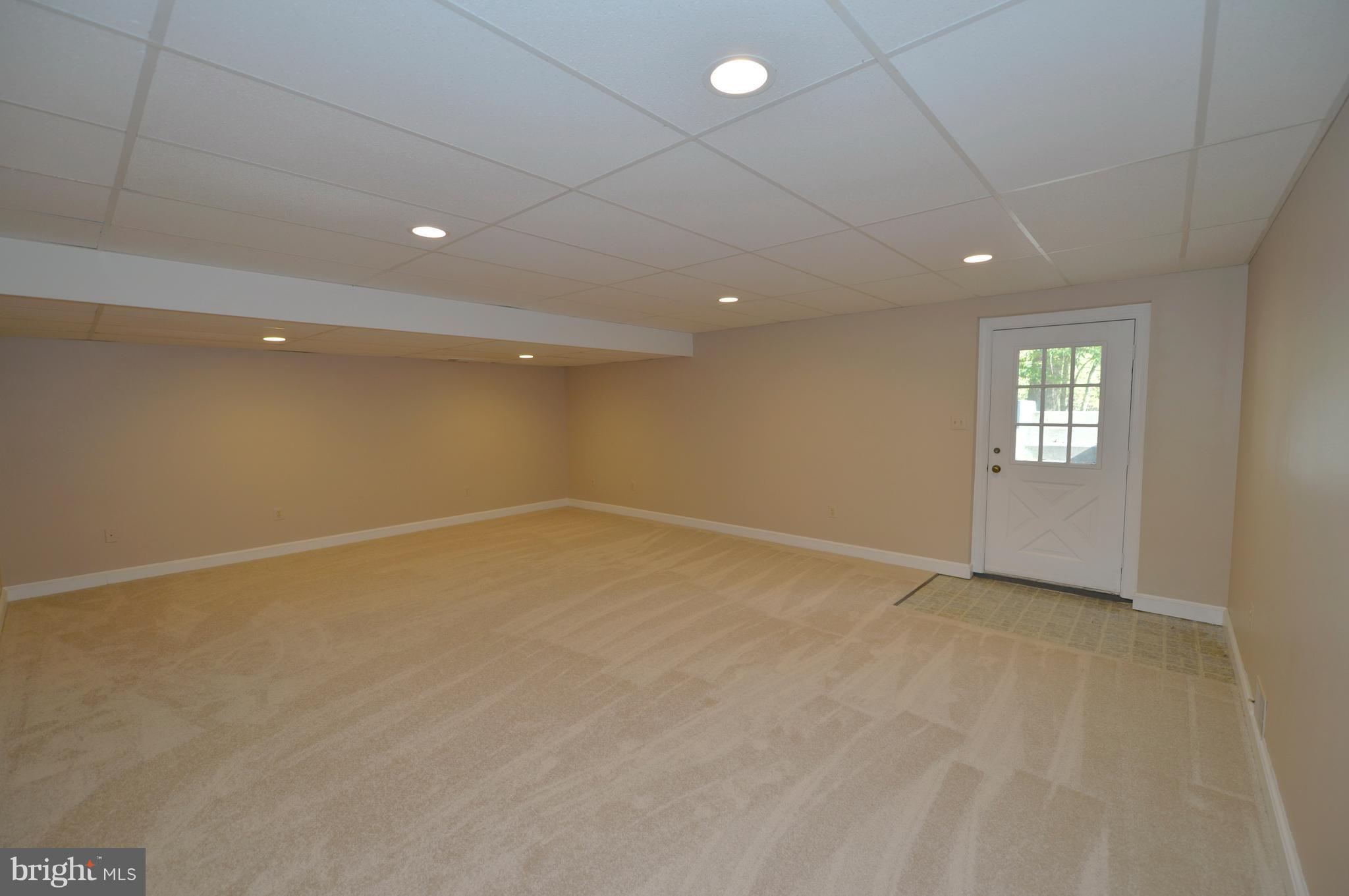 37340 Bolyn Road Purcellville, VA 20132 - Photo 23 of 30 Walk-up Recreation Room