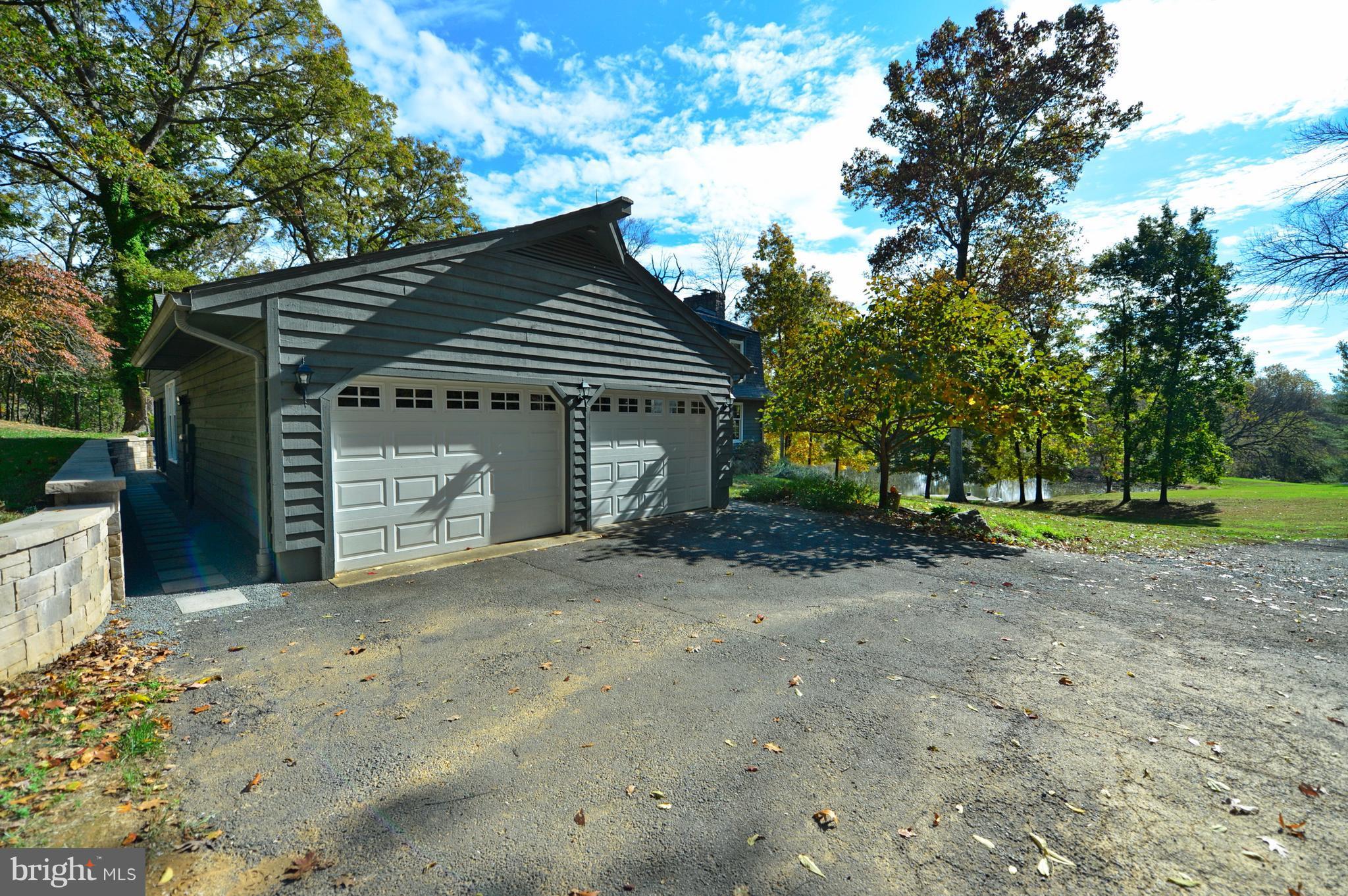 37340 Bolyn Road Purcellville, VA 20132 - Photo 28 of 30 Side walk way with night lights and 2 car garage