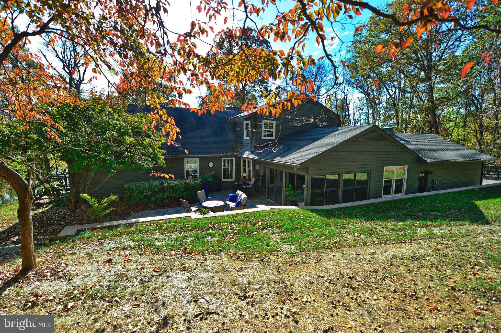 37340 Bolyn Road Purcellville, VA 20132 - Photo 29 of 30 Unique with wonderful flow inside