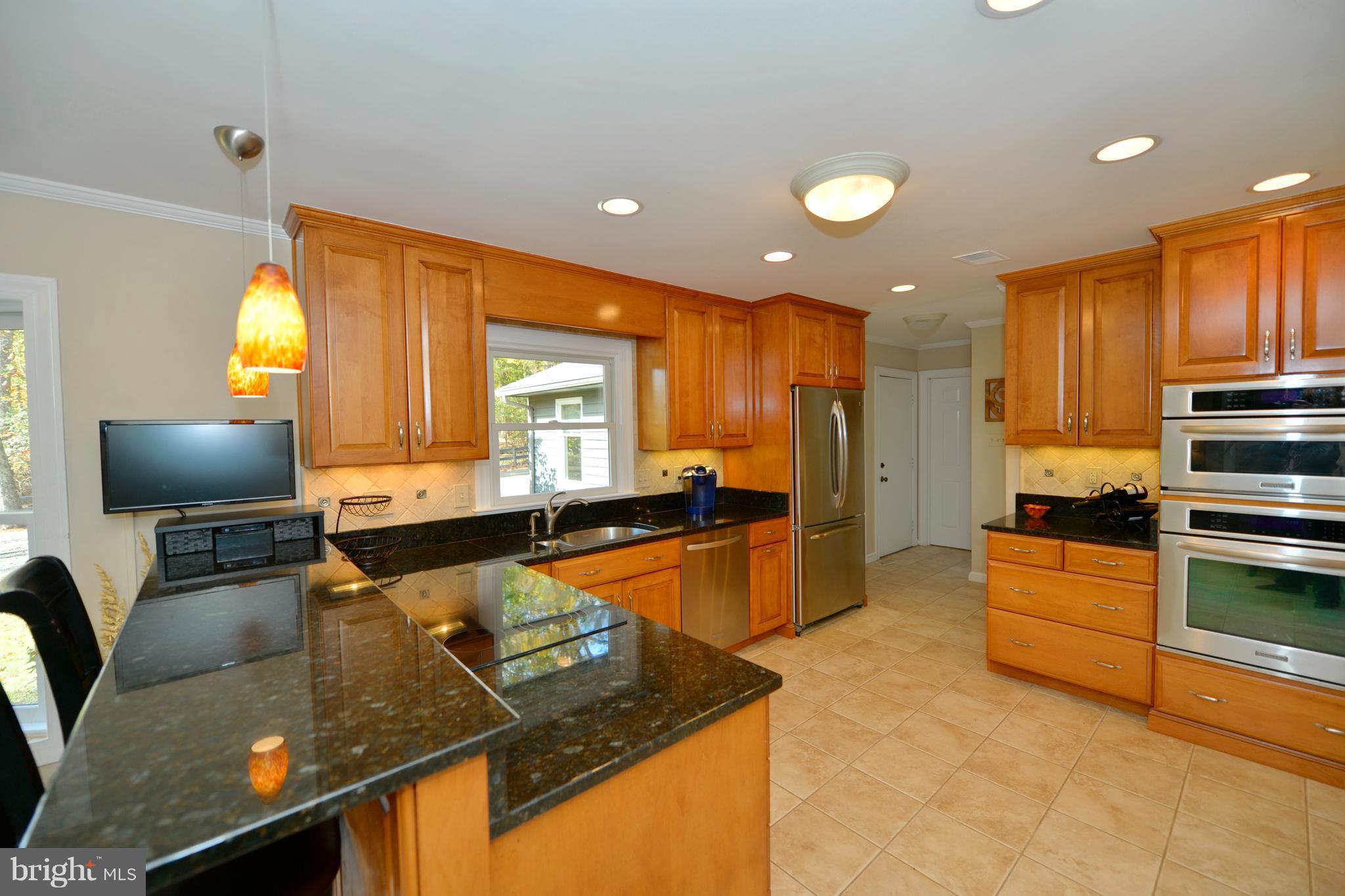 37340 Bolyn Road Purcellville, VA 20132 - Photo 6 of 30 Beautifully Remodeled Kitchen