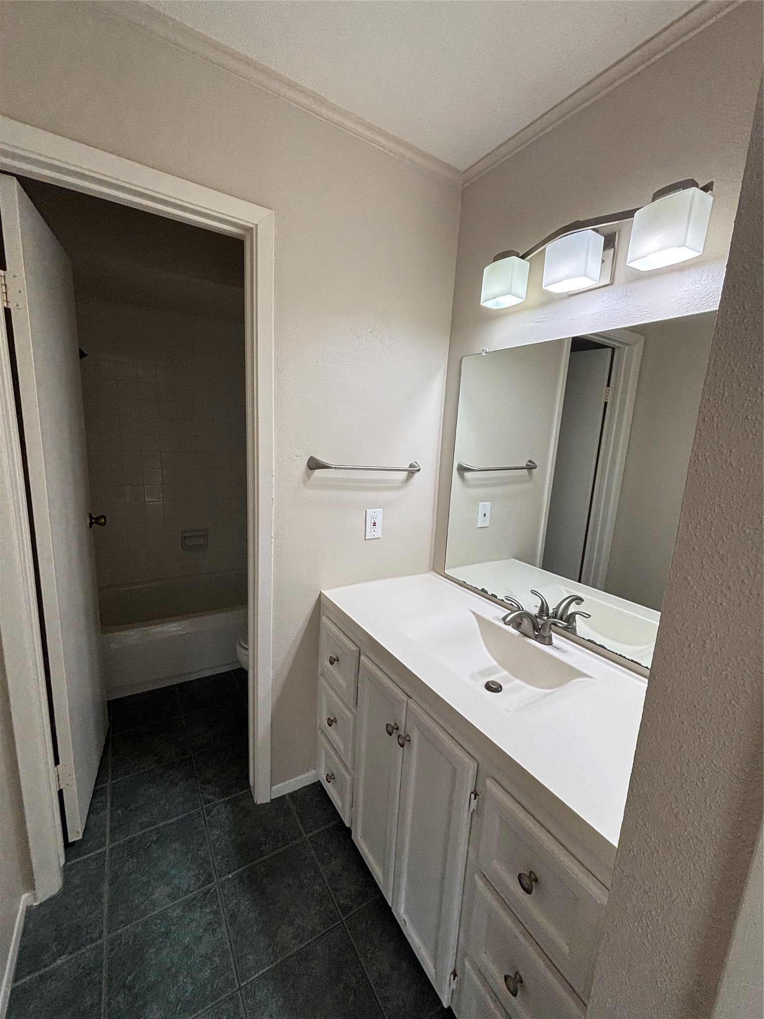 14515 Wunderlich Drive, Unit 315 Houston, TX 77069 - Photo 31 of 37 Private Bath for Primary