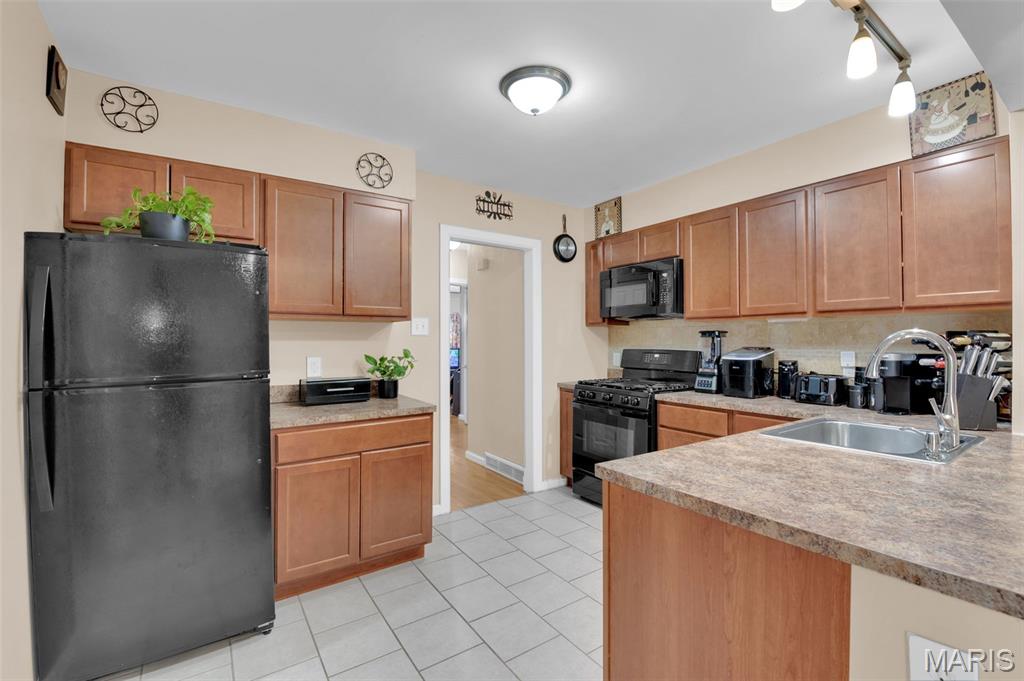 22 Green Acres Road St. Louis, MO 63137 - Photo 11 of 39