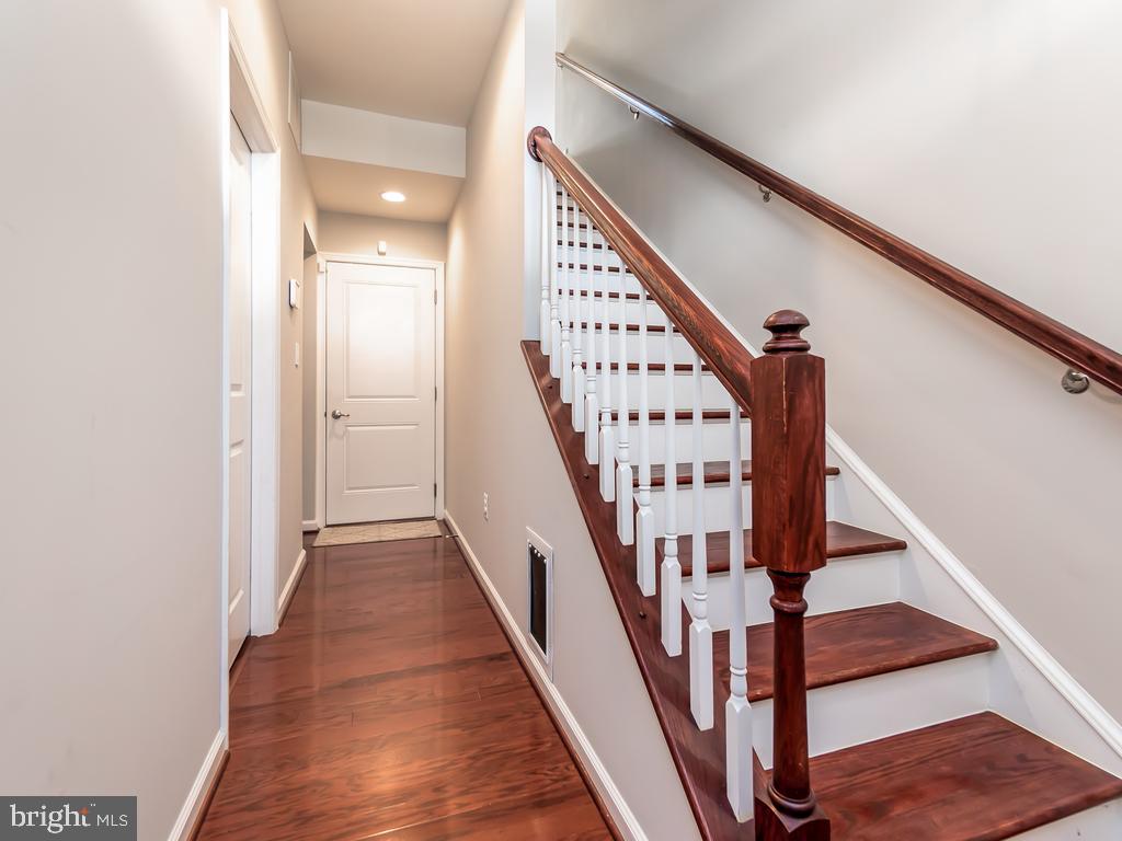 1770 Featherstone Road Woodbridge, VA 22191 - Photo 6 of 28 Gallery Image 6
