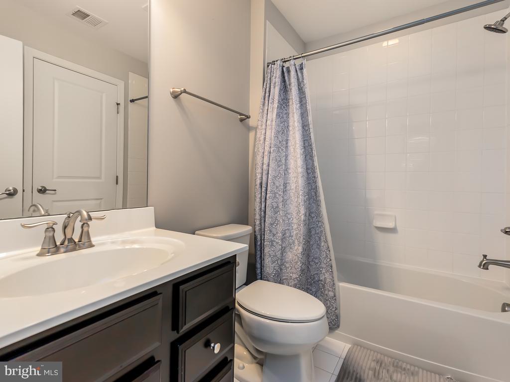 1770 Featherstone Road Woodbridge, VA 22191 - Photo 7 of 28 Gallery Image 7