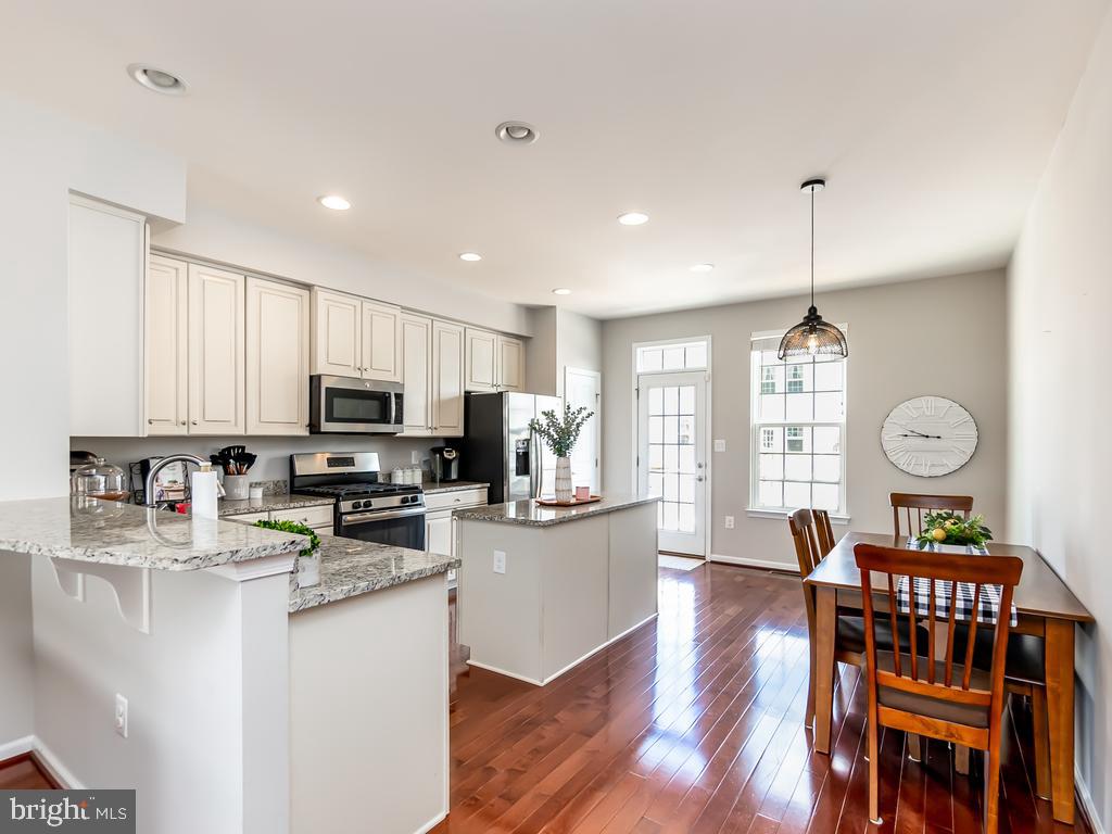 1770 Featherstone Road Woodbridge, VA 22191 - Photo 8 of 28 Gallery Image 8