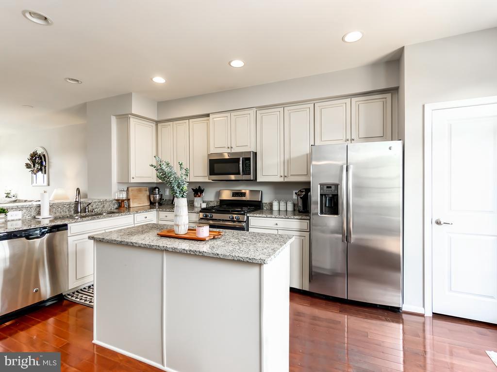 1770 Featherstone Road Woodbridge, VA 22191 - Photo 9 of 28 Gallery Image 9
