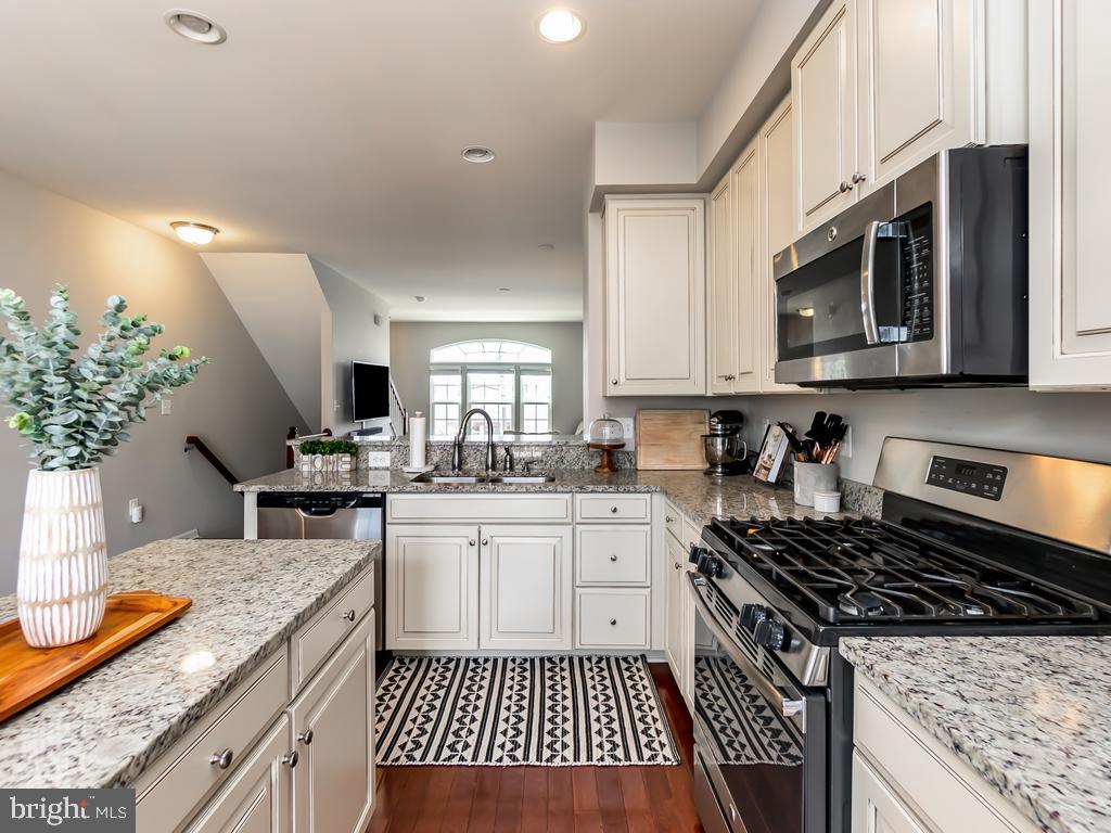 1770 Featherstone Road Woodbridge, VA 22191 - Photo 10 of 28 Gallery Image 10