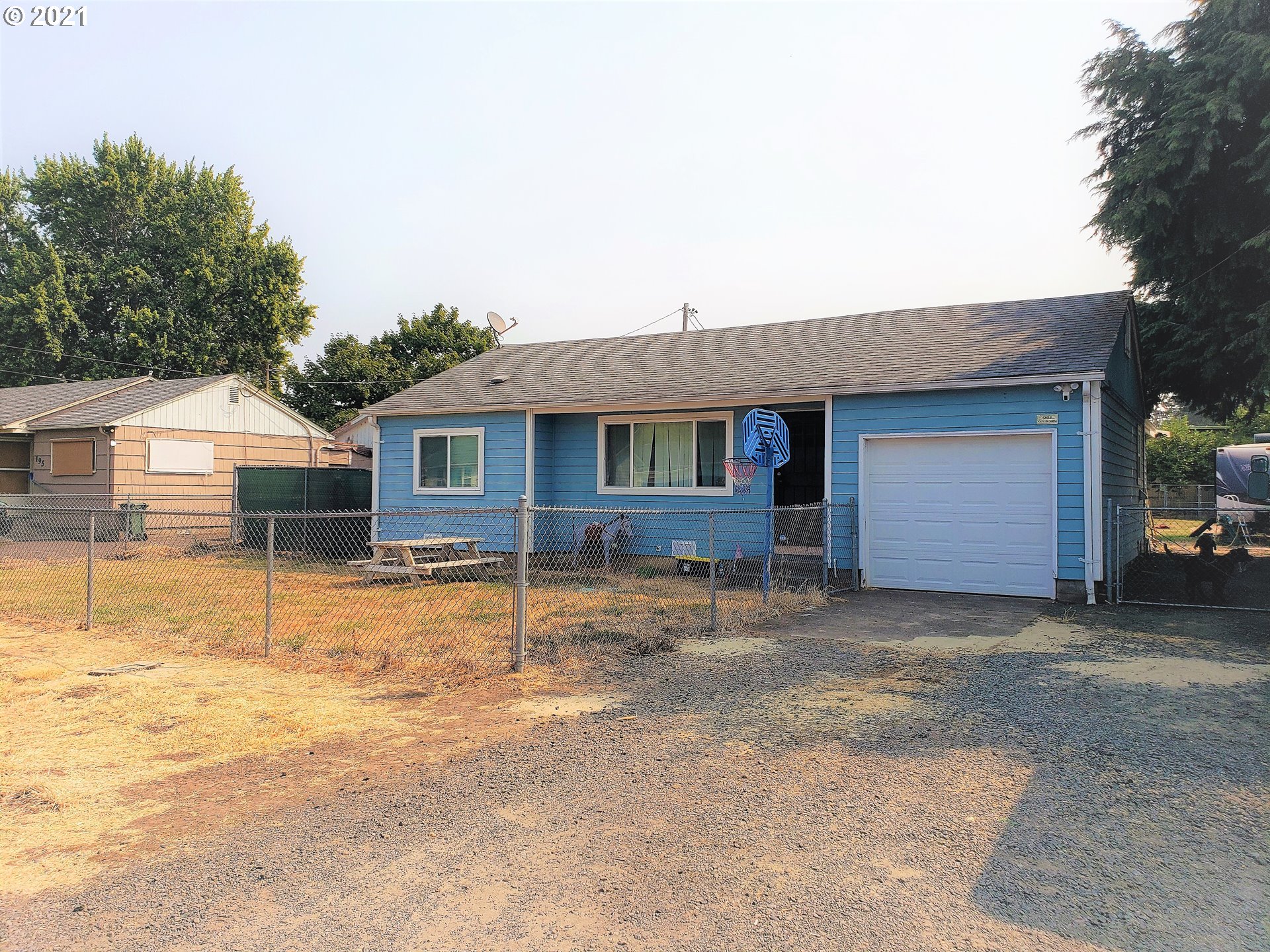 189 33rd Street Springfield, OR 97478 - Photo 1 of 24 a front view of a house with a yard and garage