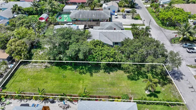 an aerial view of residential houses with outdoor space and lake view