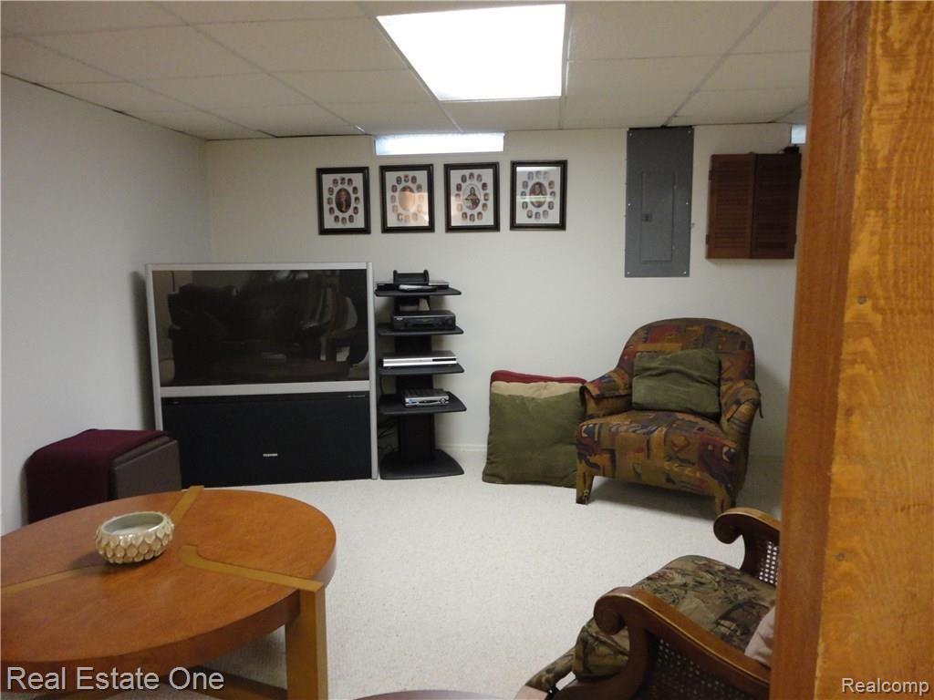 32305 Baintree Road Farmington Hills, MI 48334 - Photo 33 of 53