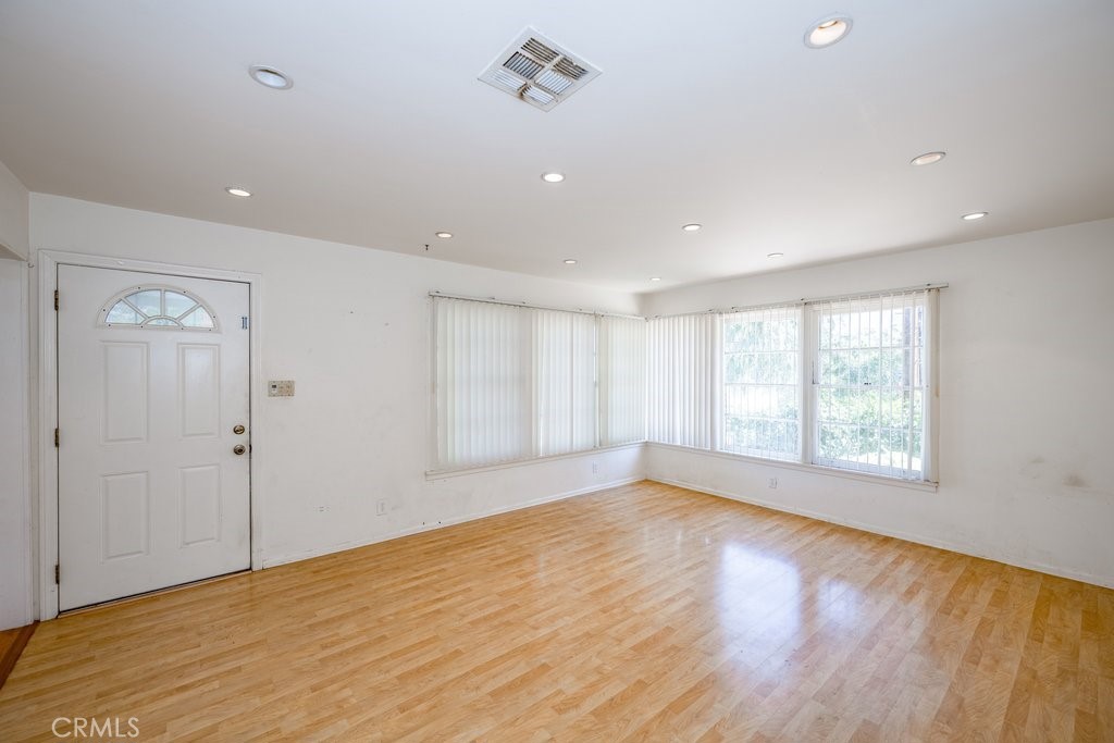 10652 Commerce Avenue Tujunga, CA 91042 - Photo 8 of 33