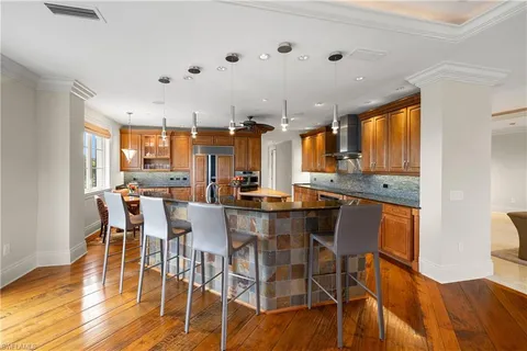 $3,700,000 | 1400 Gulf Shore Boulevard North, Unit 201, Naples, FL 34102
