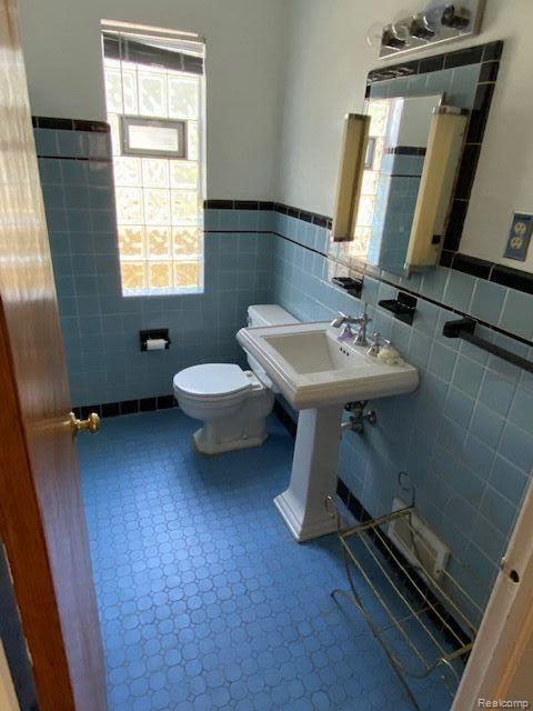 10731 Balfour Road Detroit, MI 48224 - Photo 8 of 33