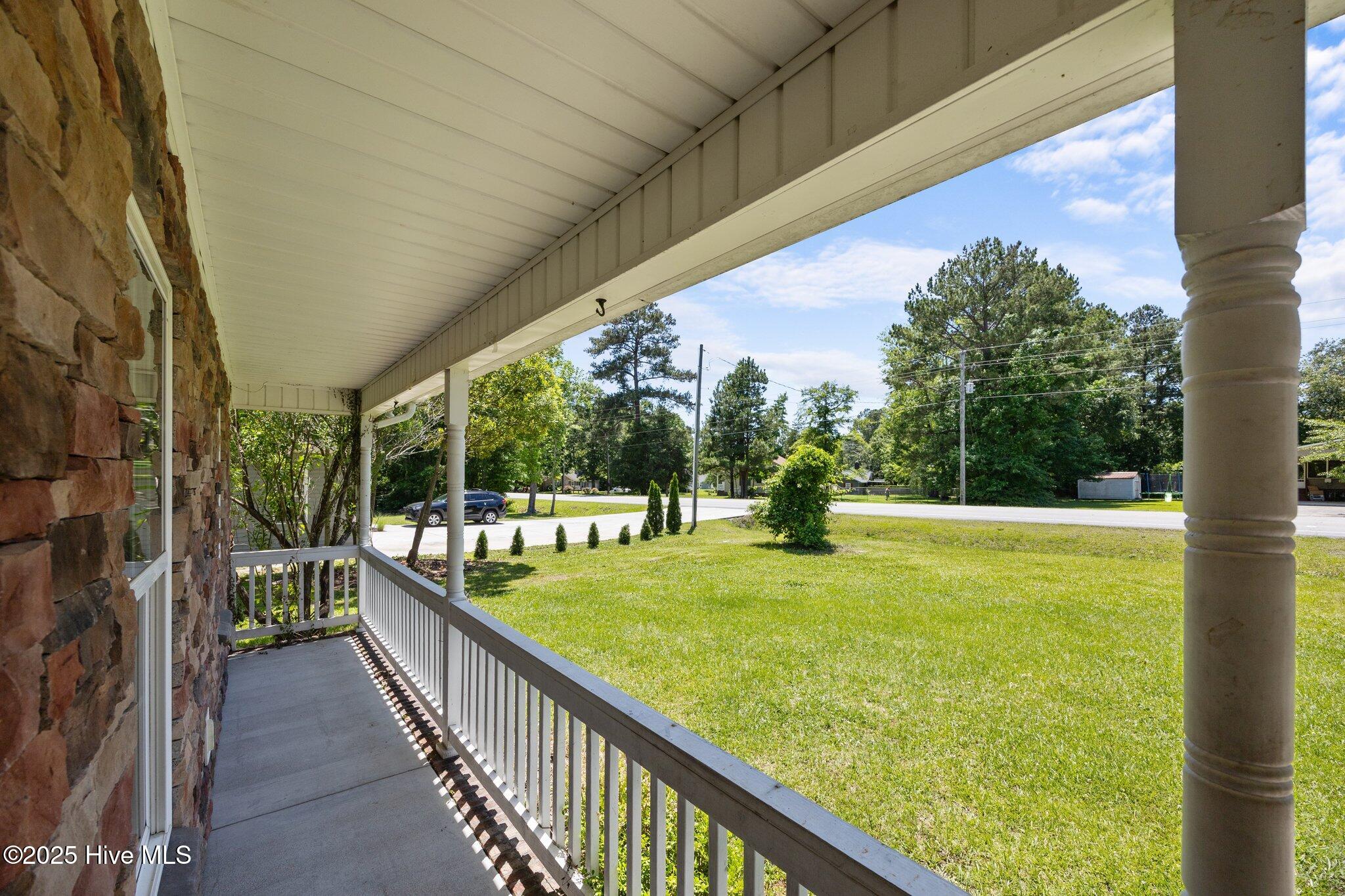 301 Haws Run Road Jacksonville, NC 28540 - Photo 4 of 51 46-web-or-mls-IMG_6983