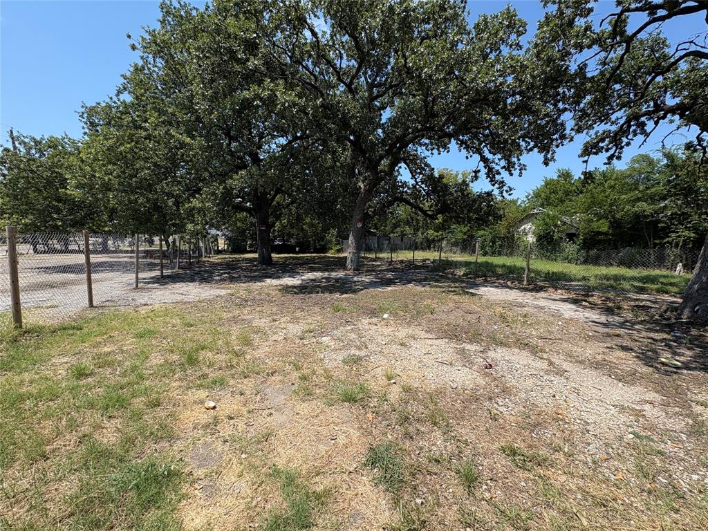 4207 Hamilton Avenue Dallas, TX 75210 - Photo 4 of 4 a view of outdoor space with deck and yard