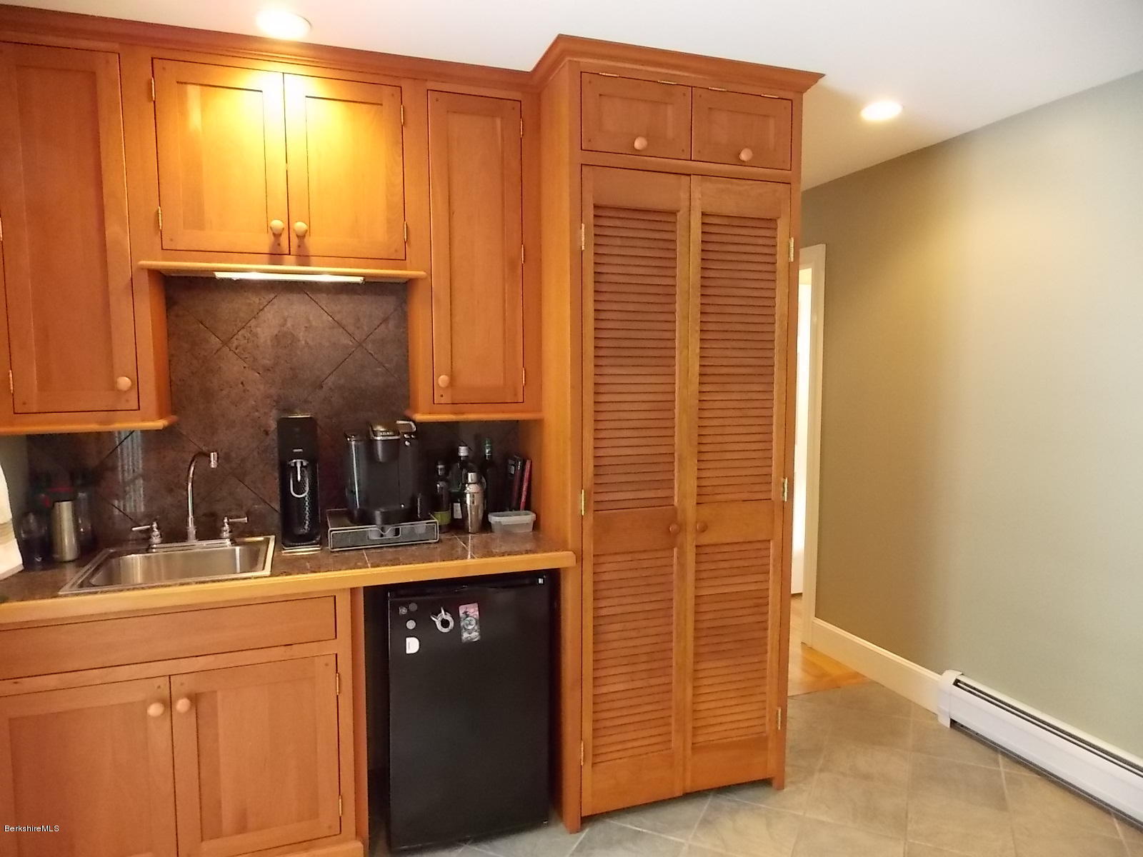 151 New Lenox Road Lenox, MA 01240 - Photo 28 of 56 wet bar