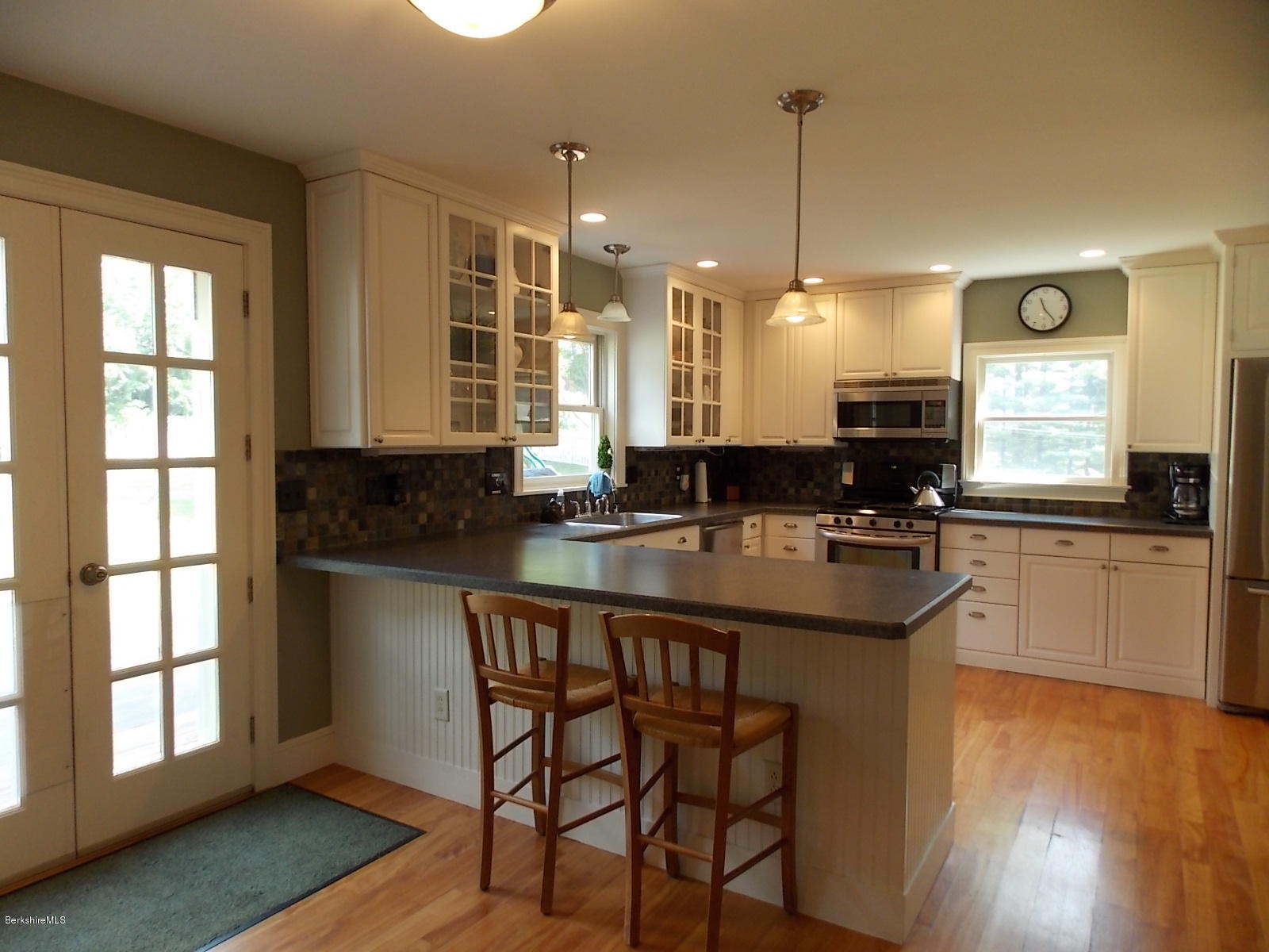 151 New Lenox Road Lenox, MA 01240 - Photo 6 of 56 eating island
