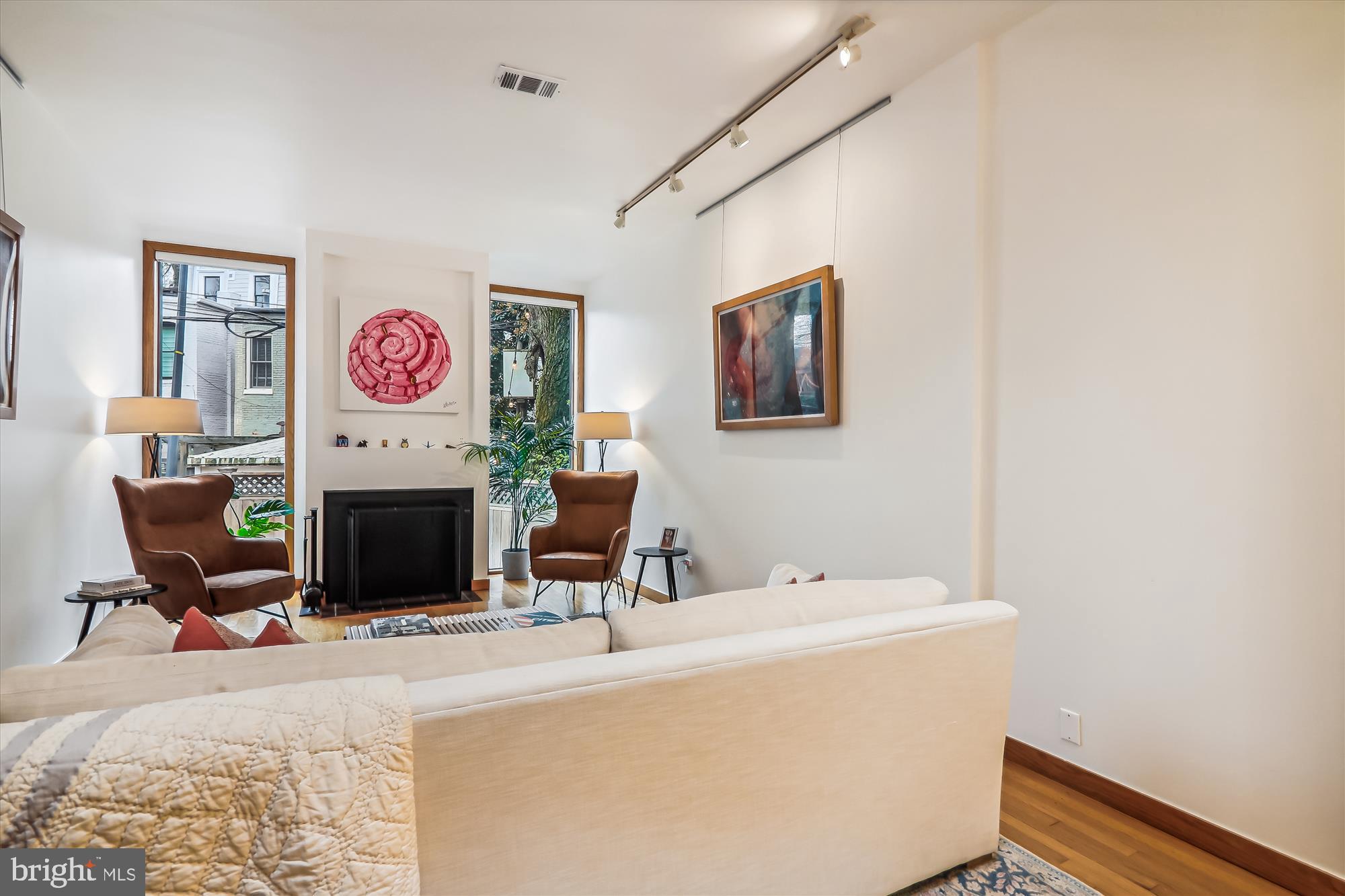 125 12th Street Northeast Washington, DC 20002 - Photo 19 of 63 Living Room