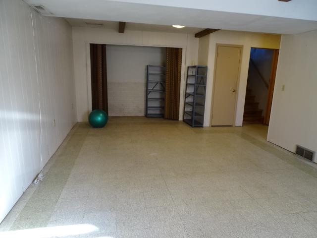 2104 West Middlebury Road Freeport, IL 61032 - Photo 5 of 23 Gallery Image 5