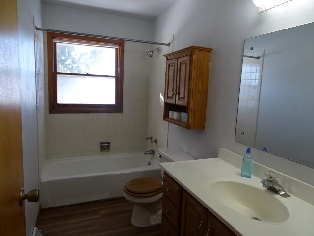 2104 West Middlebury Road Freeport, IL 61032 - Photo 7 of 23 Gallery Image 7