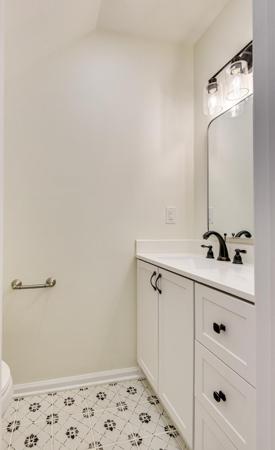 511 Creekridge Road Aiken, SC 29803 - Photo 18 of 26 Cropped Half Bath 2 - 511 Creekridge Rd