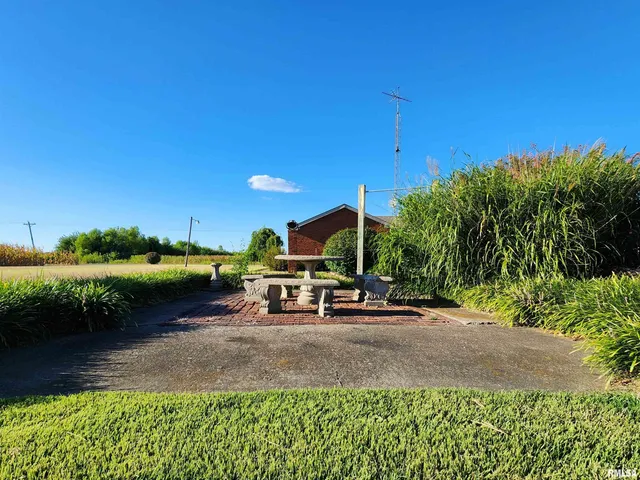 $189,900 | 325 Butler Road, Harrisburg, IL 62946