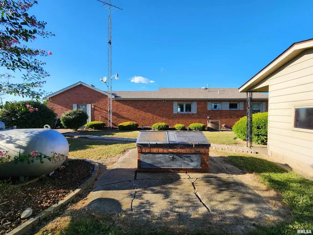 $189,900 | 325 Butler Road, Harrisburg, IL 62946