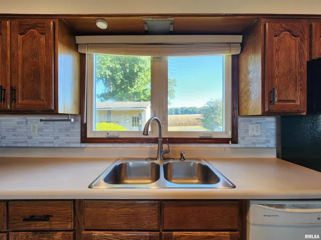 $189,900 | 325 Butler Road, Harrisburg, IL 62946