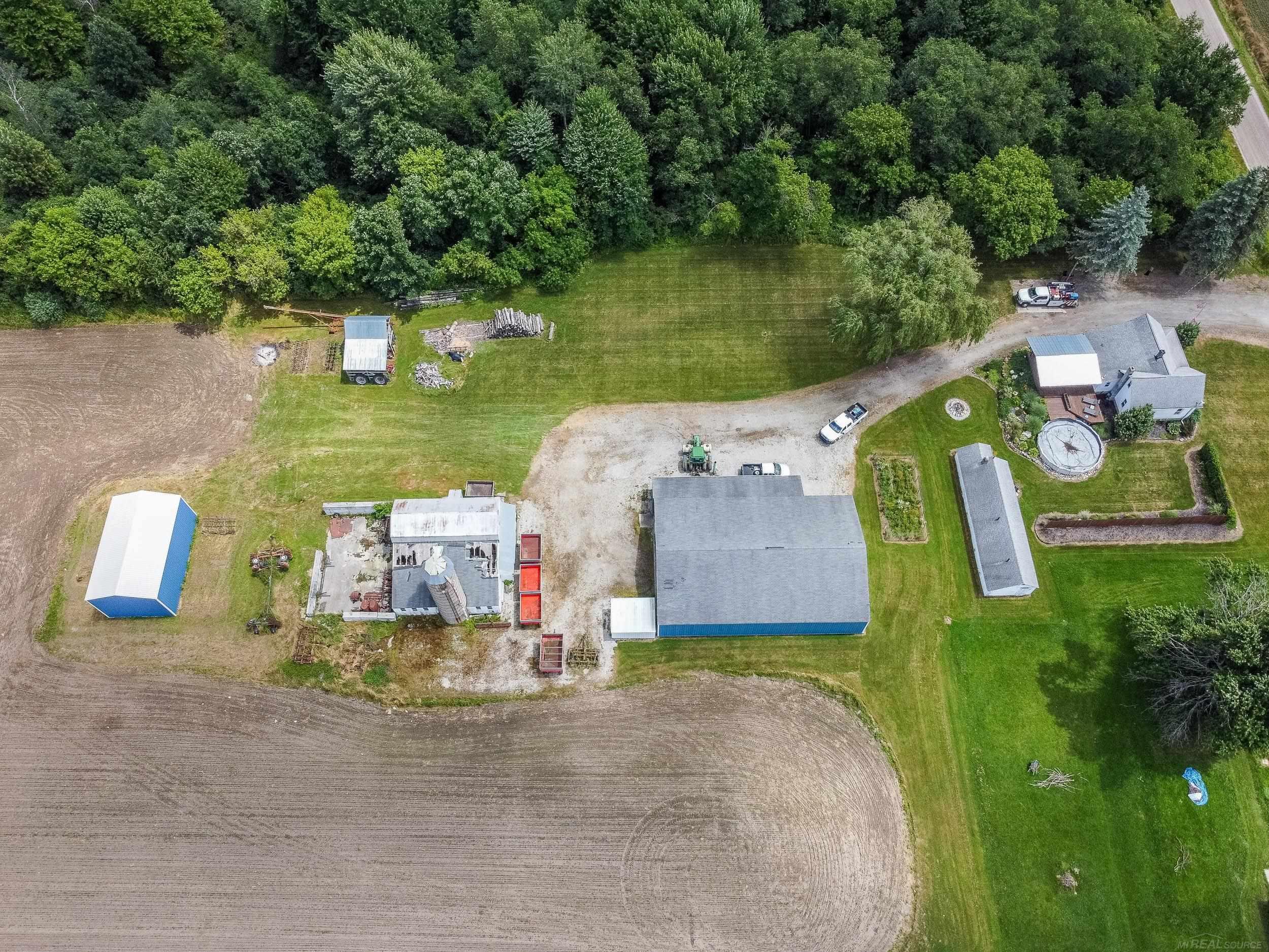 7822 Metcalf Road Avoca, MI 48006 - Photo 4 of 44 50147931-dba3ed25-edff-4c90-81f7-643525b55d6d.JPG