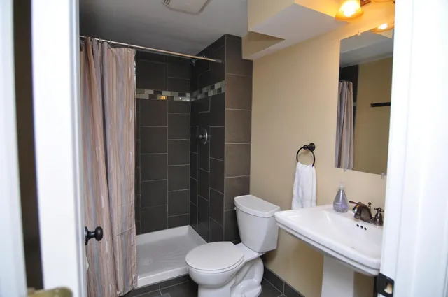 $2,250 | 1015 26th Avenue Southeast, Unit B, Minneapolis, MN 55414