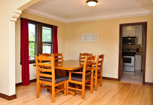 $2,250 | 1015 26th Avenue Southeast, Unit B, Minneapolis, MN 55414