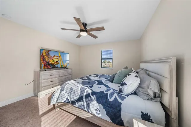 a en suite bathroom with a double vanity sink and a mirror